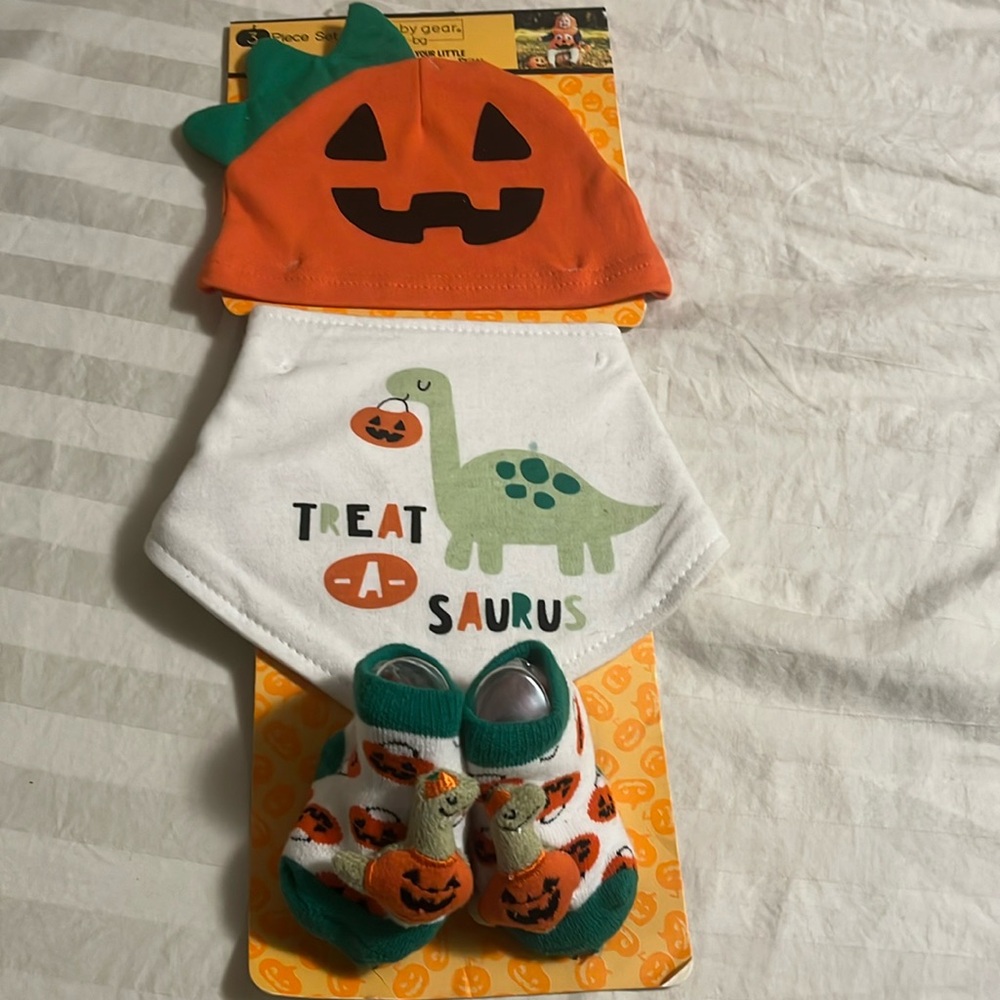 Infant Halloween bib set